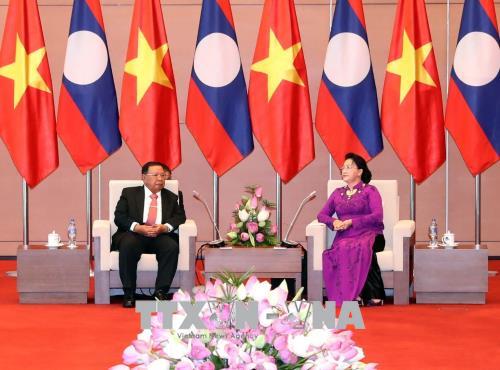 Chủ tịch Quốc hội Nguyễn Thị Kim Ngân hội kiến Tổng Bí thư, Chủ tịch nước Lào.jpg
