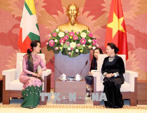Chủ tịch Quốc hội Nguyễn Thị Kim Ngân tiếp bà Aung San Suu Kyi, Cố vấn Nhà nước Myanmar.jpg