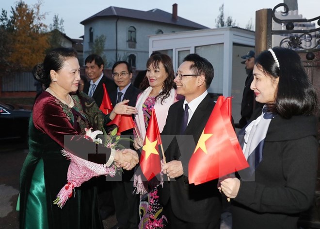 Chủ tịch Quốc hội Nguyễn Thị Kim Ngân đến thăm và nói chuyện với cán bộ Đại sứ quán, Việt kiều, ở Cộng hòa Kazakhstan.jpg