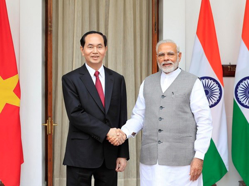 Chủ tịch nước Trần Đại Quang hội đàm với Thủ tướng Ấn Độ Narendra Modi.jpg