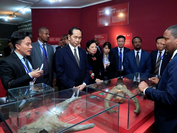 Chủ tịch nước Trần Đại Quang tham quan Bảo tàng Quốc gia Ethiopia.jpg