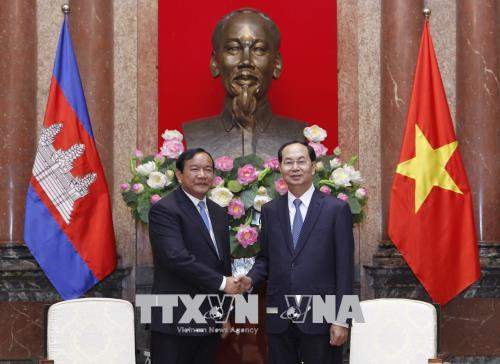 Chủ tịch nước Trần Đại Quang và Bộ trưởng Cao cấp, Bộ trưởng Bộ Ngoại giao và Hợp tác quốc tế Campuchia Prak Sokhonn.jpg