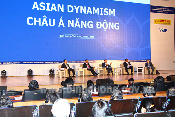 Các diễn giả tham dự Phiên toàn thể với chủ đề “Châu Á năng động”​.jpg