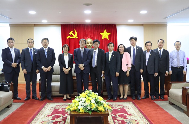 Lãnh đạo tỉnh chụp hình với Đại sứ Nhật Bản tại Việt Nam.jpg