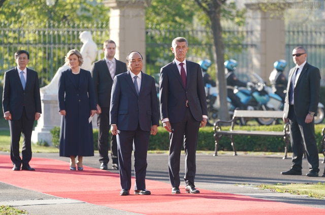 Thủ tướng Cộng hòa Czech Andrej Babis chủ trì lễ đón chính thức.jpg