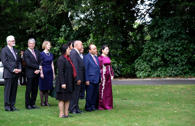 Thủ tướng New Zealand Jacinda Andern chào đón Thủ tướng Nguyễn Xuân Phúc và Phu nhân1.jpg