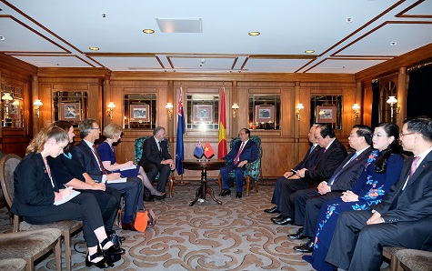 Thủ tướng Nguyễn Xuân Phúc hội kiến với Chủ tịch Quốc hội New Zealand Trevor Mallard1.jpg