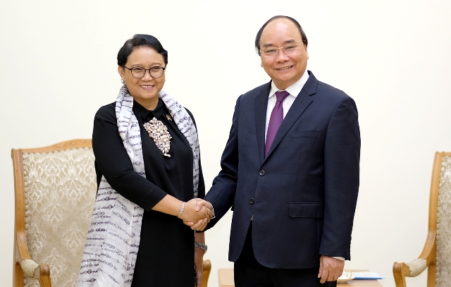 Thủ tướng Nguyễn Xuân Phúc tiếp Bộ trưởng Ngoại giao Indonesia, bà Retno Marsudi.jpg