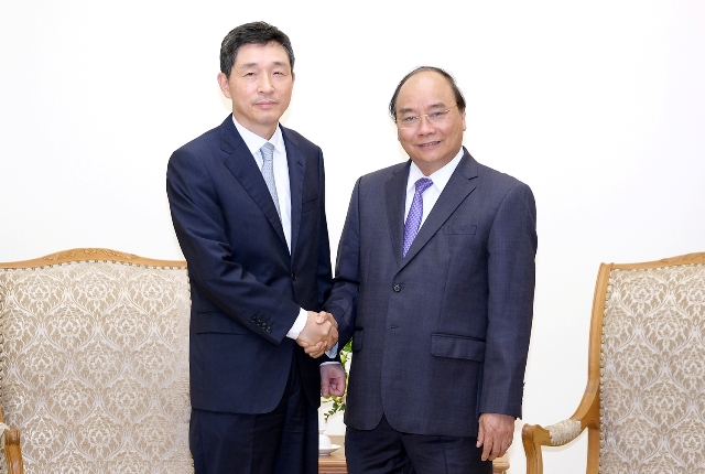 Thủ tướng Nguyễn Xuân Phúc tiếp Đại sứ Hàn Quốc Lee Hyuk.jpg