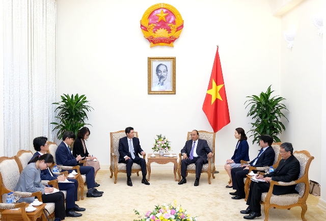 Thủ tướng Nguyễn Xuân Phúc tiếp Đại sứ Hàn Quốc Lee Hyuk1.jpg