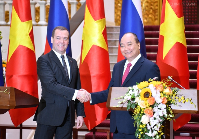 Thủ tướng Nguyễn Xuân Phúc và Thủ tướng Liên bang Nga Dmitry Medvedev.jpg