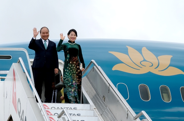 Thủ tướng Nguyễn Xuân Phúc và phu nhân tới Sân bay Kingsford-Smith Sydney.jpg