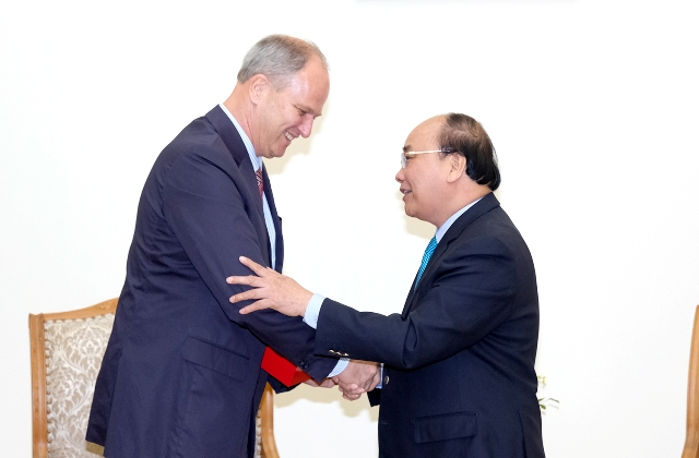 Thủ tướng Nguyễn Xuân Phúc và Đại sứ CHLB Đức tại Việt Nam, Christian Berger.jpg