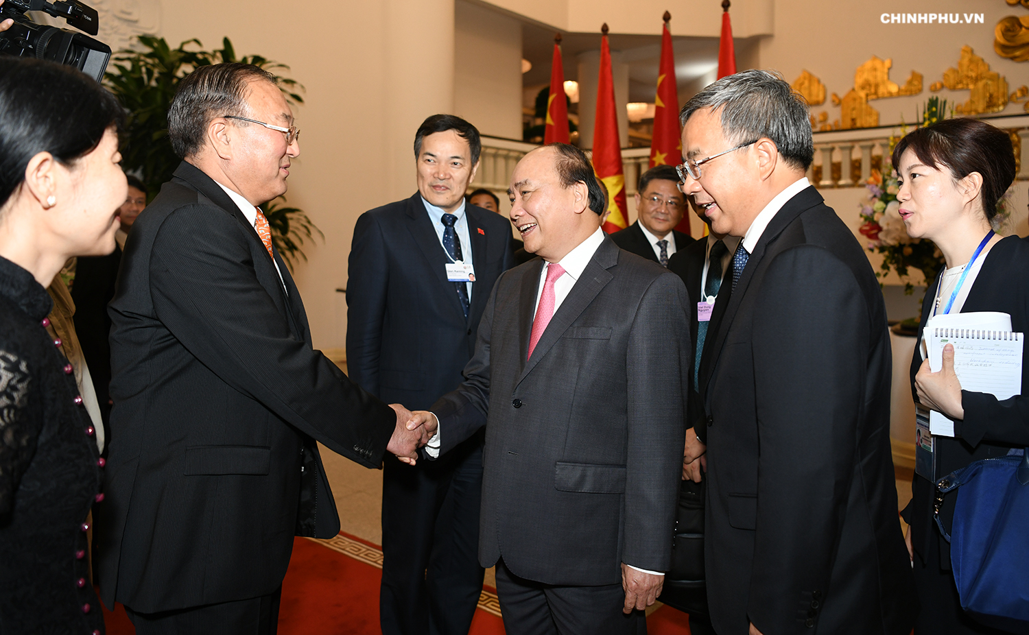 Thủ tướng chào mừng đoàn đại biểu Trung Quốc.jpg