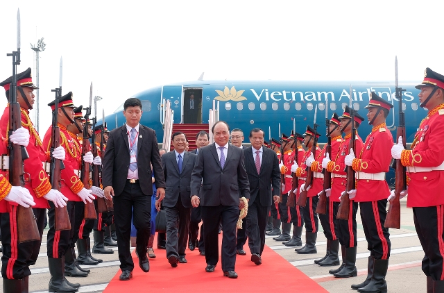 Thủ tướng đến Siem Reap.jpg