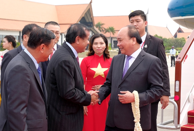 Thủ tướng đến Siem Reap1.jpg