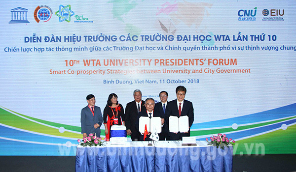 Trường Đại học Quốc tế Miền Đông và Trường Đại học Quốc gia Chungnam, Hàn Quốc thực hiện ký kết MOU​1.jpg