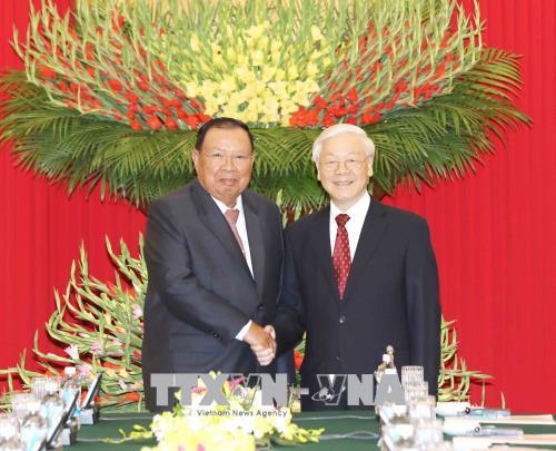 Tổng Bí thư Nguyễn Phú Trọng hội đàm với Tổng Bí thư, Chủ tịch nước Lào Bounnhang Volachith.jpg