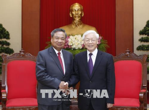 Tổng Bí thư Nguyễn Phú Trọng tiếp đồng chí  Chanxi Phoxikham, Trưởng Ban Tổ chức Trung ương Đảng Nhân dân Cách mạng Lào.jpg