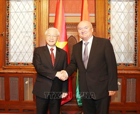 Tổng Bí thư Nguyễn Phú Trọng và Phó Chủ tịch Quốc hội Hungary Hende Csaba.jpg