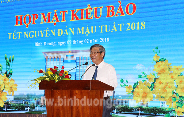 Ông Nguyễn Thanh Liêm - Ủy viên Ban Thường vụ Tỉnh ủy, Chủ tịch Ủy ban MTTQ Việt Nam tỉnh phát biểu tại buổi họp mặt.jpg