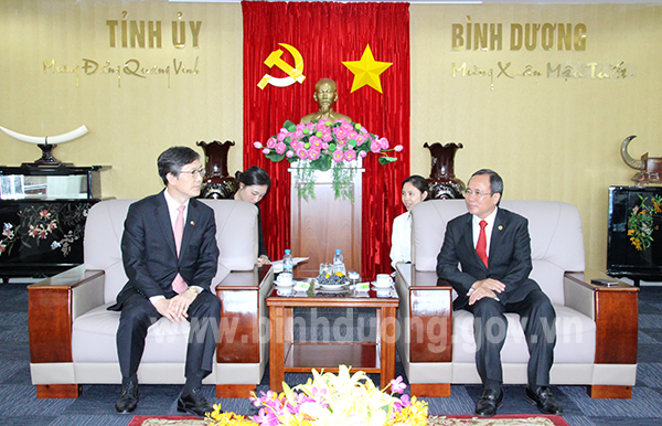 Ông Trần Văn Nam - Bí thư Tỉnh ủy tiếp Ngài Lim Jae-Hoon - Tân Tổng Lãnh sự Hàn Quốc tại thành phố Hồ Chí Minh.jpg